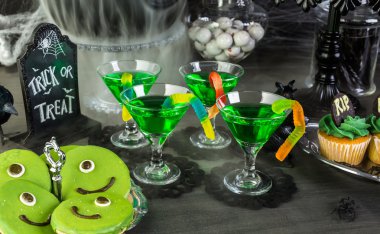 Cadılar Bayramı partisi masa aranjmanı