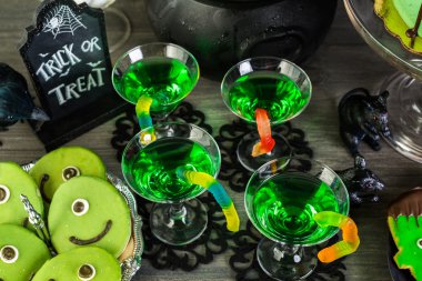 Cadılar Bayramı partisi için gıda tablo