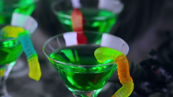 Cadılar Bayramı partisi için içecekler — Stok video