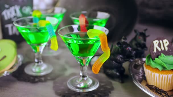 Bebidas para festa de Halloween — Vídeo de Stock