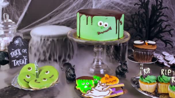 Table arrangement for Halloween party — Stock Video