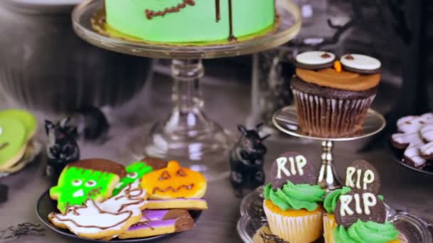 Tabel regeling voor Halloween-feest — Stockvideo