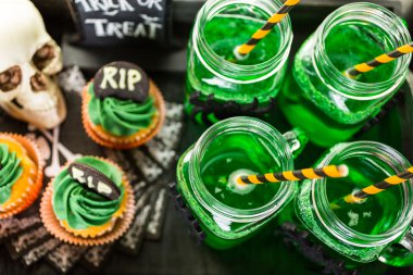 Cadılar Bayramı partisi için gıda tablo