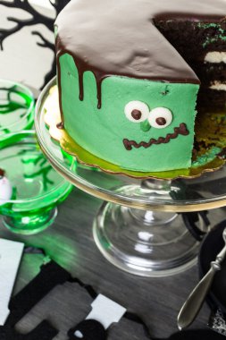 Cadılar Bayramı partisi için tablo düzenleme