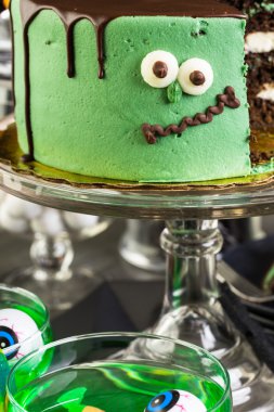 Cadılar Bayramı partisi için tablo düzenleme