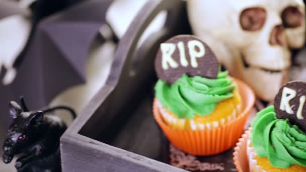 Mesa de comida para festa de Halloween — Vídeo de Stock