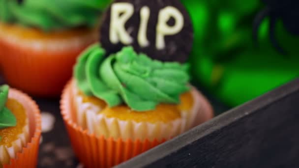 Mesa de comida para festa de Halloween — Vídeo de Stock