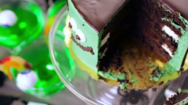 Cadılar Bayramı partisi için tablo düzenleme