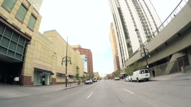 Sonbaharda şehir Denver ile sürüş. — Stok video