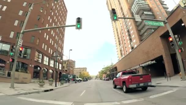 Conduciendo por el centro de Denver en otoño . — Vídeo de stock