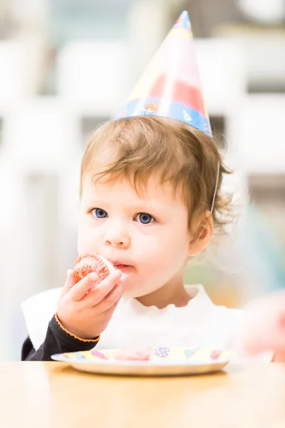 Toddler girl at Birthday party — Stock Photo, Image