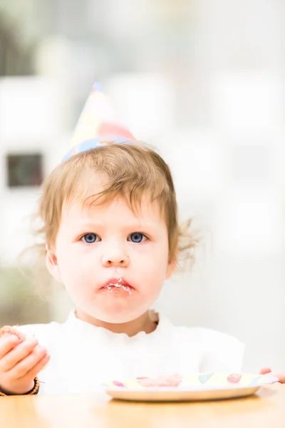 Ragazza del bambino alla festa di compleanno — Foto Stock