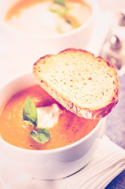 Közlenmiş domates çorbası