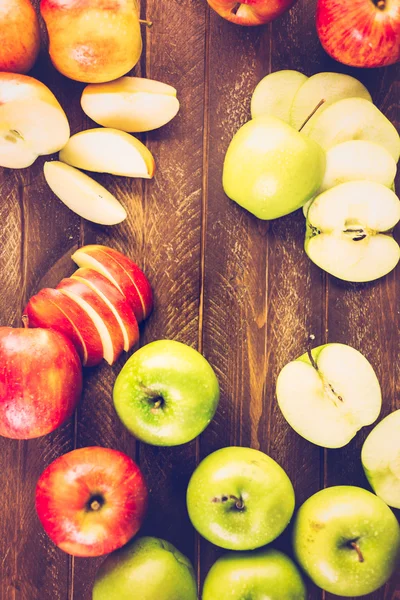 Органічні свіжі яблука — стокове фото