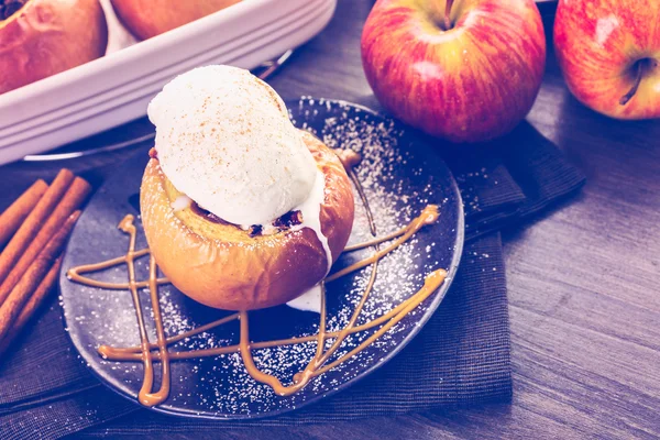 Baked Organic apples — Stock Photo, Image