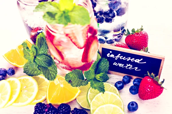 Infused water with berries — Stock Photo, Image