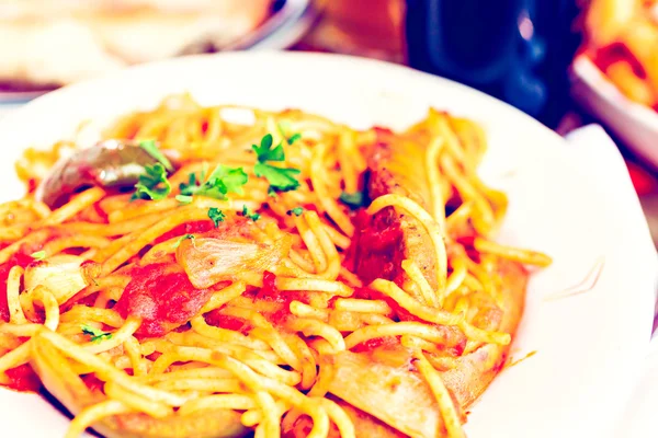 Pasta fresca con salchicha —  Fotos de Stock