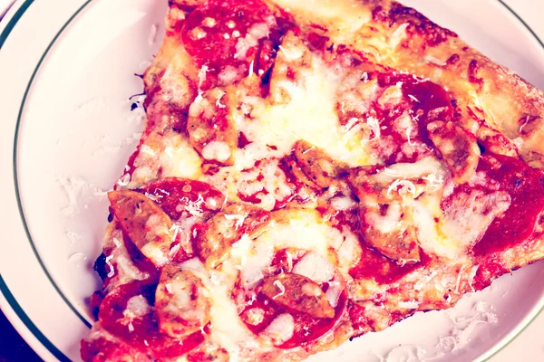 Tuore italialainen pizza — kuvapankkivalokuva