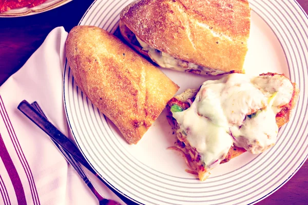 Sandwich de albóndigas en el plato — Foto de Stock