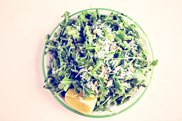 Salade de roquette aux pignons — Photo