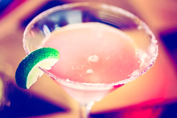 Cosmopolitan cocktail beredd — Stockfoto