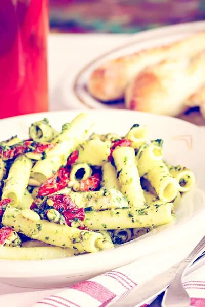 Pesto ziti ile tavuk — Stok fotoğraf