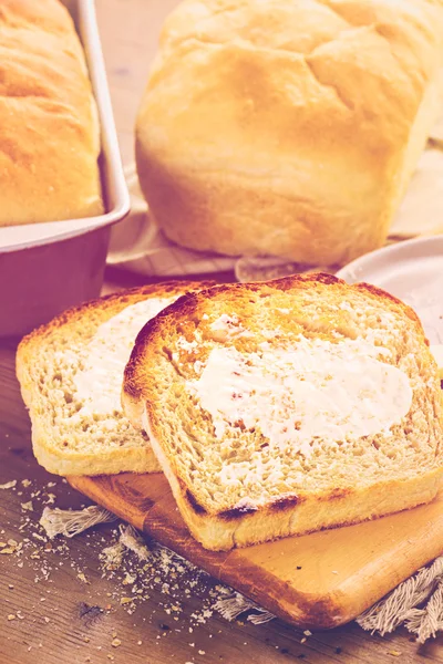 Fatias torradas de pão Sourdough — Fotografia de Stock