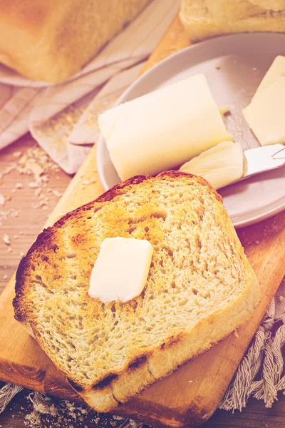 Getoastete Scheiben Sauerteigbrot — Stockfoto