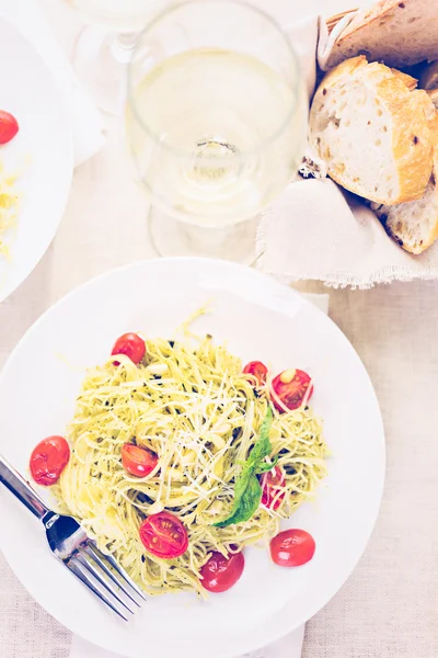 Homemade angel hair pasta with pesto — Stock Photo, Image