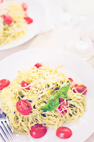 Homemade angel hair pasta with pesto — Stock Photo, Image