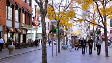 Öğle tatilinde 16th Street alışveriş merkezi