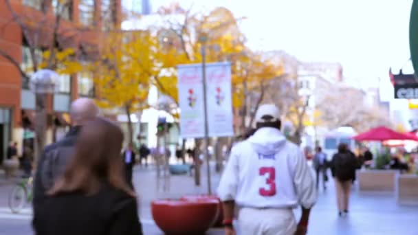 Hora del almuerzo en el centro comercial 16th Street — Vídeo de stock