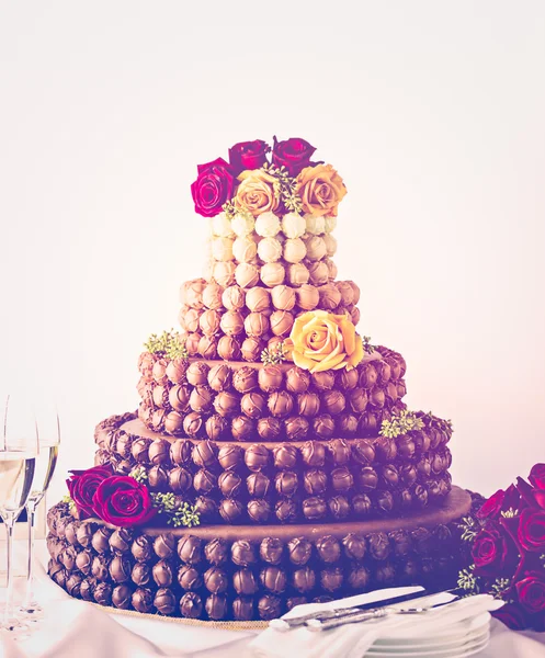 Ínyenc többszintű esküvői torta — Stock Fotó