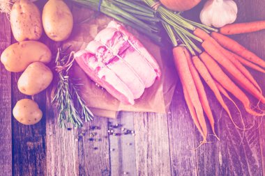 Organik domuz eti aslan kızartma