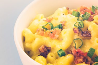 Peynirli pastırma ile makarna