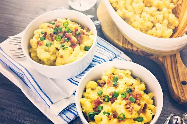 Macarrones y queso con tocino — Foto de Stock