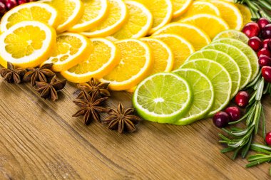 Meyve kış sangria için dilimlenmiş