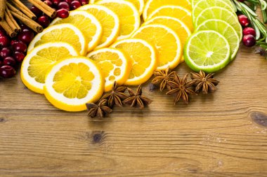 Meyve kış sangria için dilimlenmiş