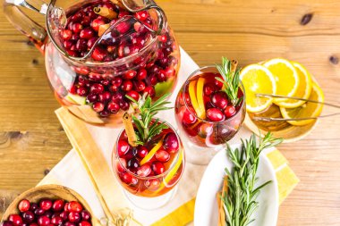 Tatil kızılcık sangria