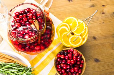 Tatil kızılcık sangria