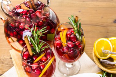 Tatil kızılcık sangria