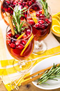 Tatil kızılcık sangria