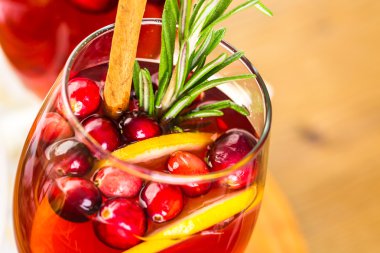 Tatil kızılcık sangria