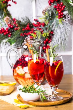 Tatil kızılcık sangria