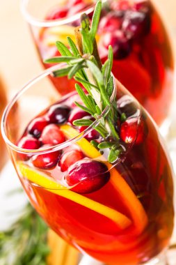 Tatil kızılcık sangria