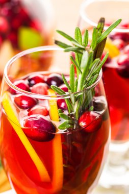 Tatil kızılcık sangria