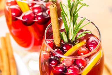 Tatil kızılcık sangria