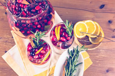 Tatil kızılcık sangria