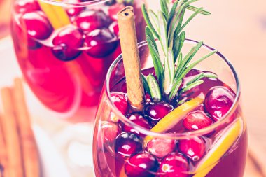Tatil kızılcık sangria