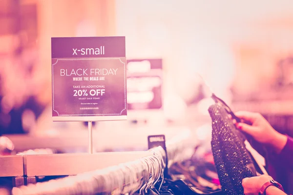 Shopping on Black Friday — Stock Photo, Image